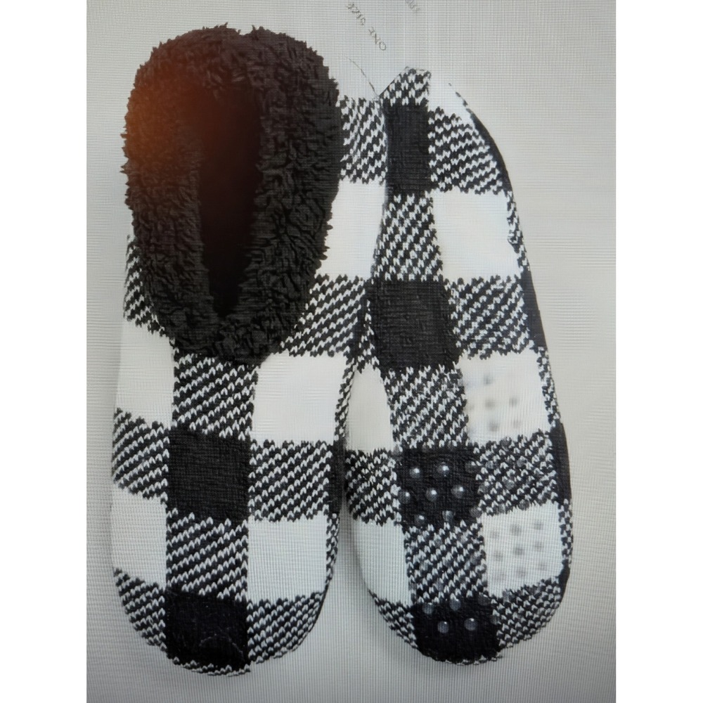 A New Day Slipper Socks Black White Buffalo Plaid Grippers One Size NEW